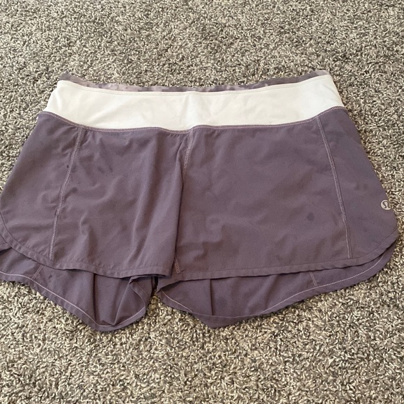 LULULEMON SIZE 6 SHORTS- 4" inseam - Picture 1 of 4